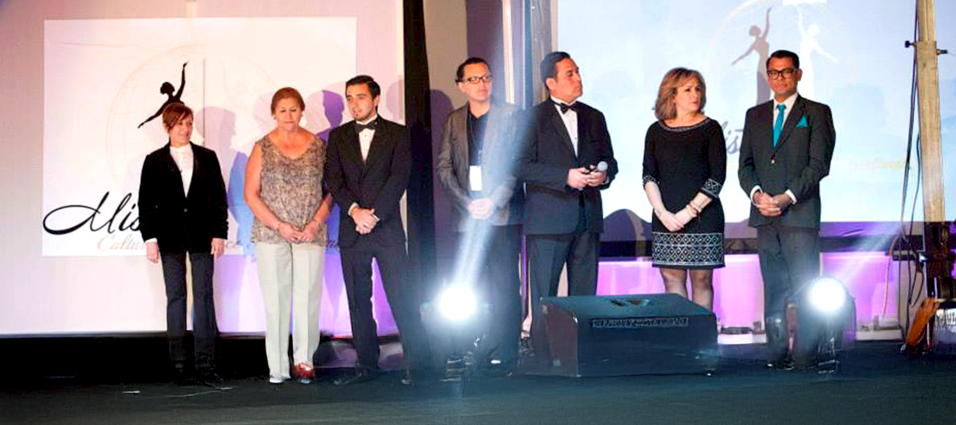 Foto oficial de Miss Culture and Peace International en evento internacional